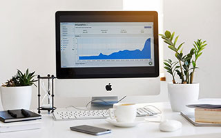 开云体育官方网站-T1鏖战KarmineCorp，Uzi统治全场：电竞巅峰对决的传奇瞬间