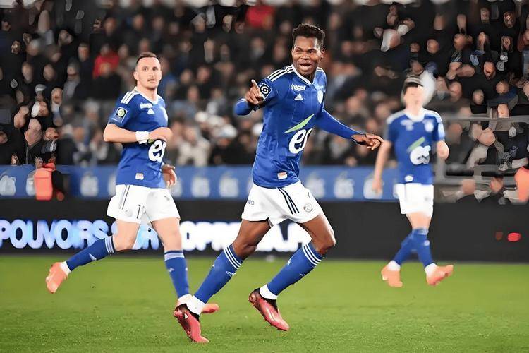 马赛球员庆祝胜利，精神面貌焕然一新的简单介绍