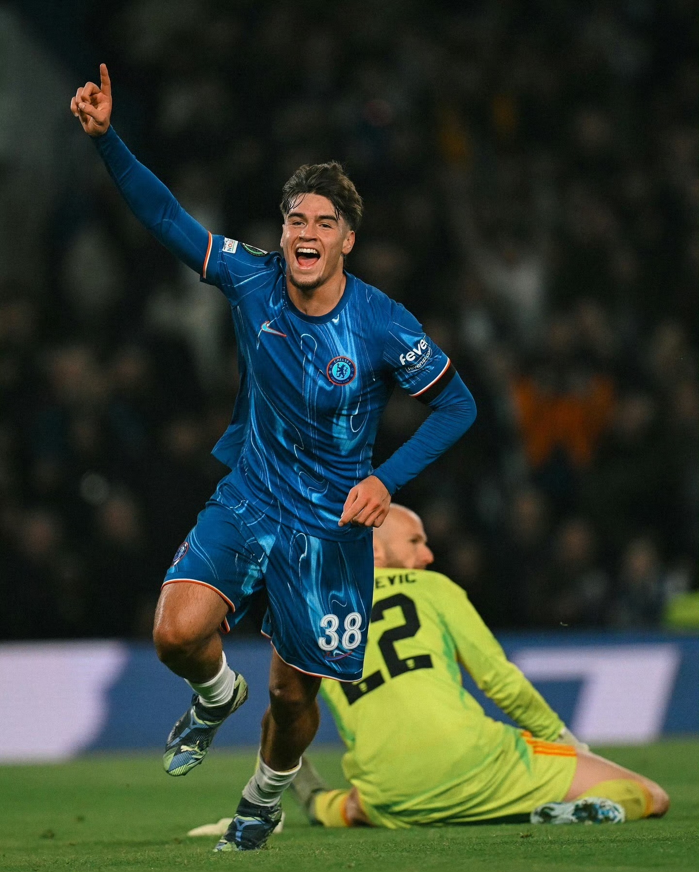 开云体育在线-切尔西凭借出色表现，成功晋级强