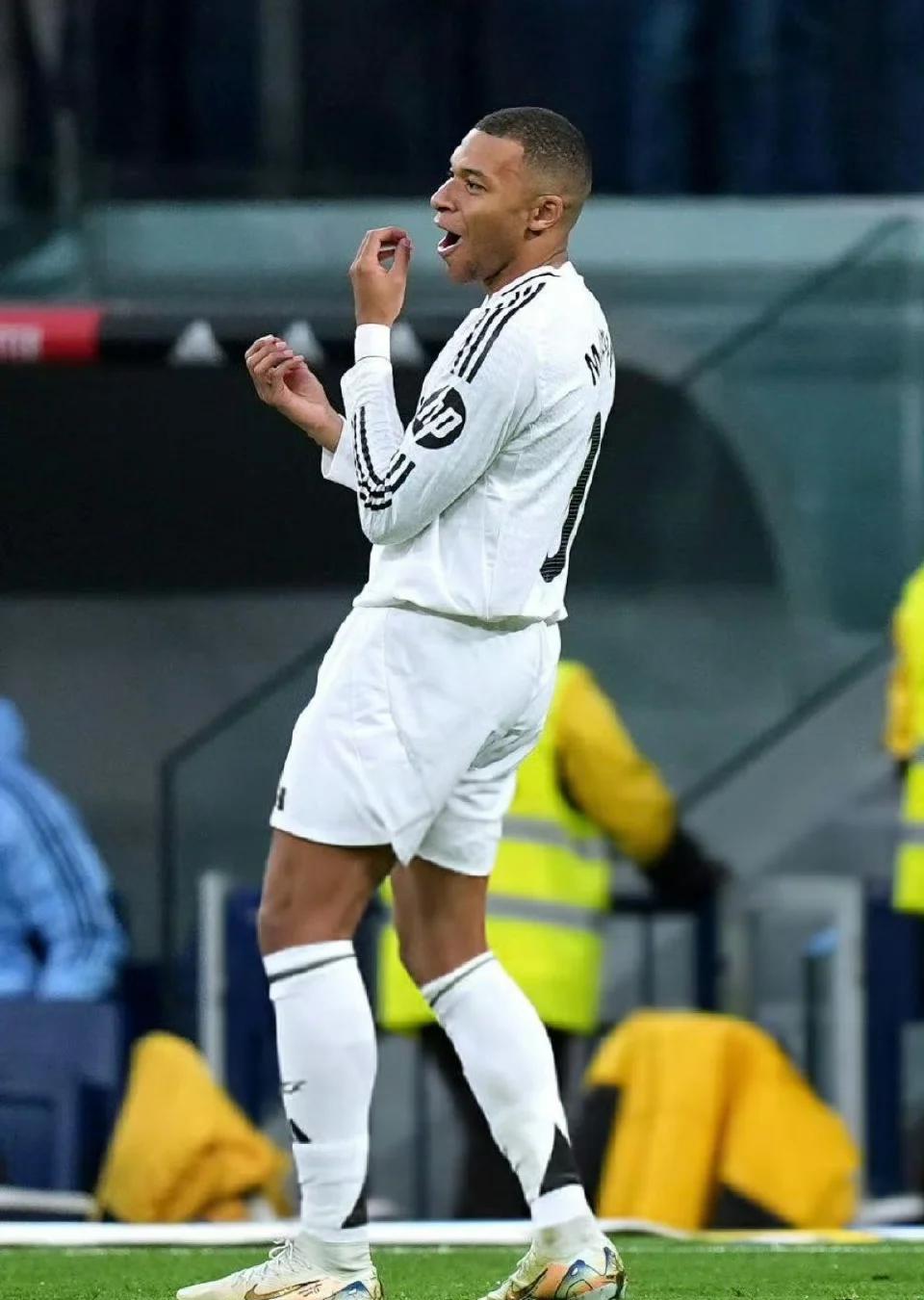 开云体育-皇马主场惨败，卫冕之路坎坷不堪的简单介绍