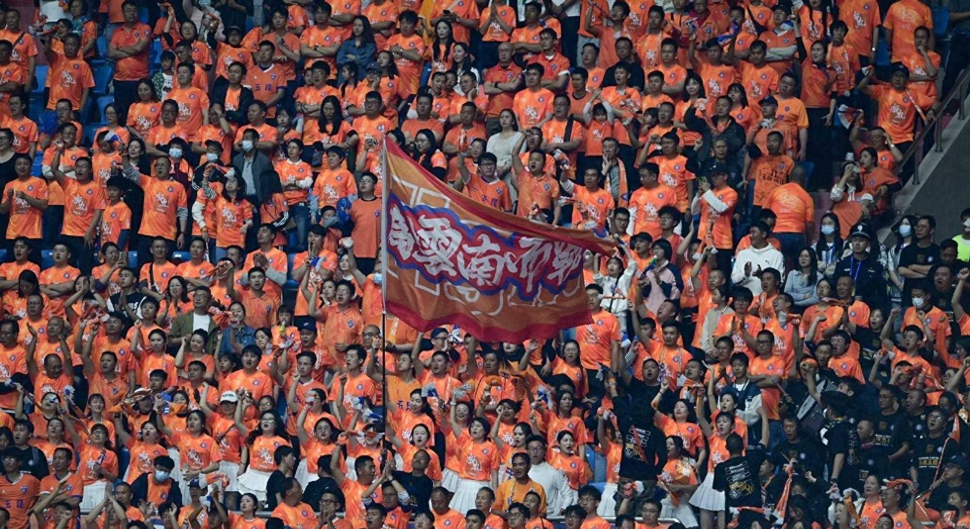 开云体育-竞技比赛带来激烈对抗，球员们全力以赴