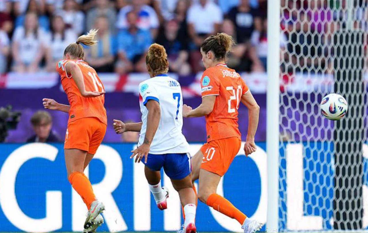 开云体育登录-关于荷兰主场大胜挪威，锁定小组第一晋级庆祝的信息