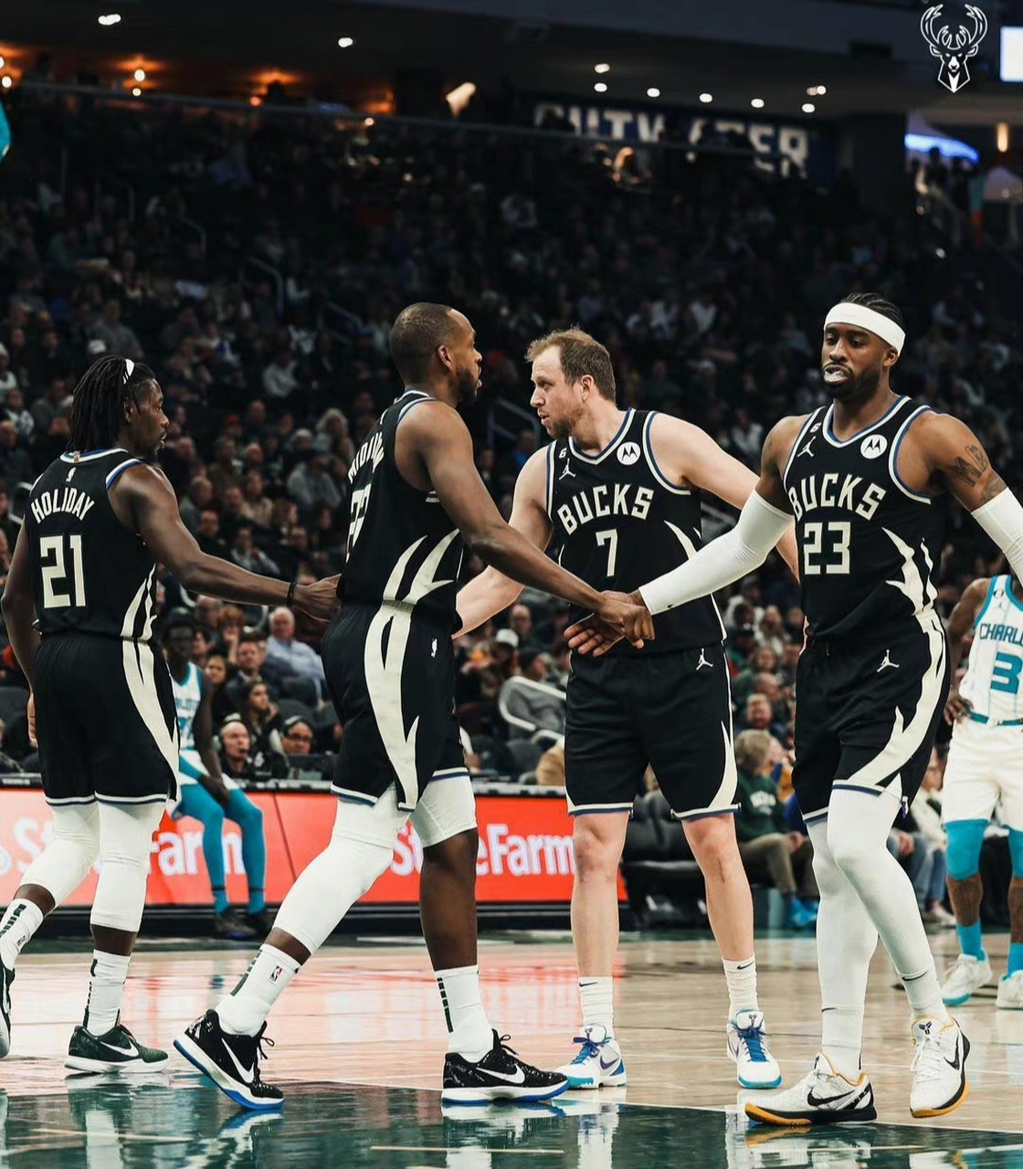 开云体育在线-雄鹿在主场大胜篮网晋级东部半决赛