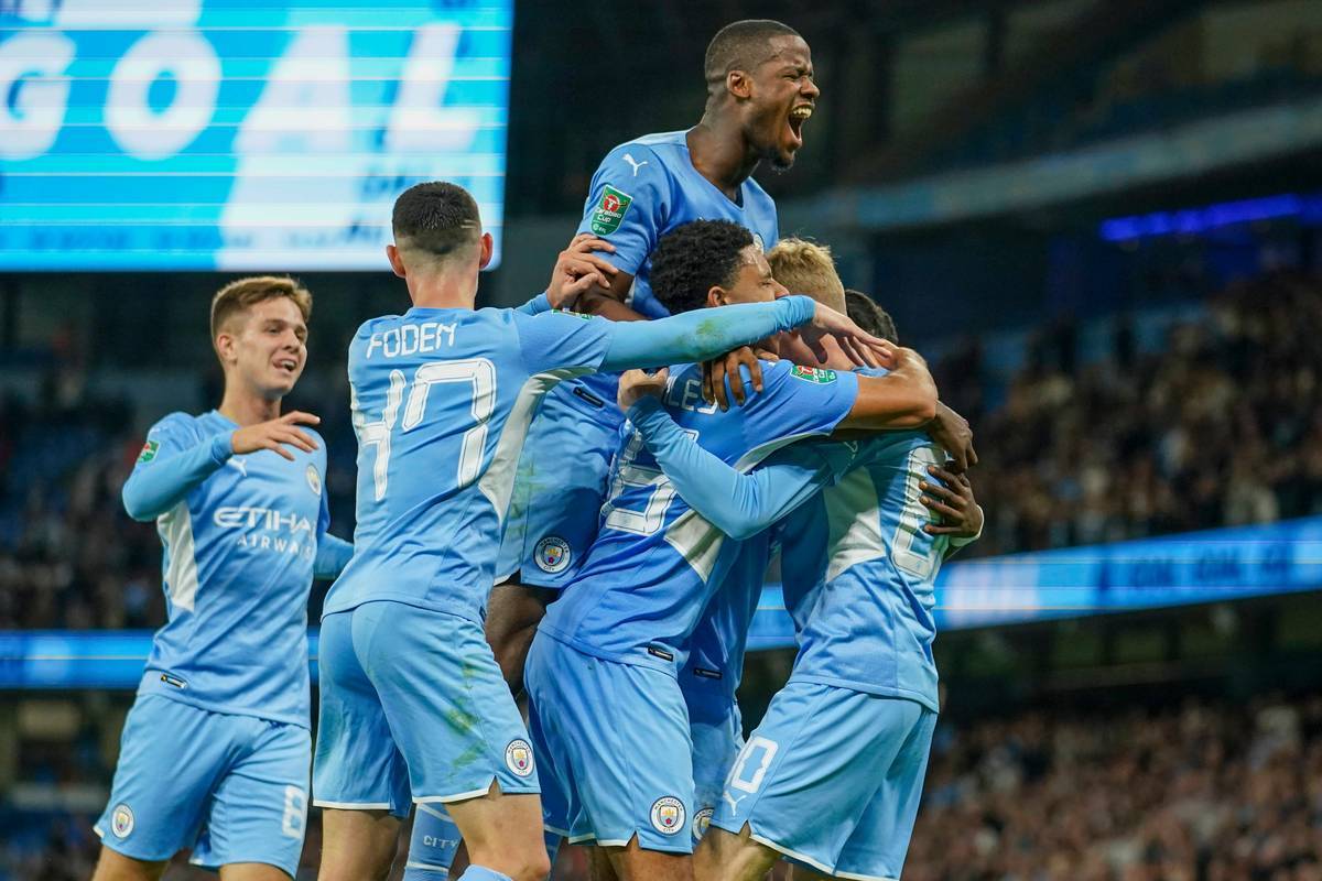 曼城压哨胜伯恩茅斯，继续领跑英超