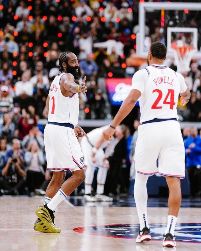 开云体育下载-关于快船大胜骑士，乔治和莱纳德双双砍下20+的信息