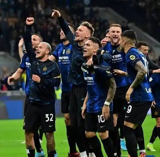 关于阿森纳客场取胜，暂时排名英超前四的信息