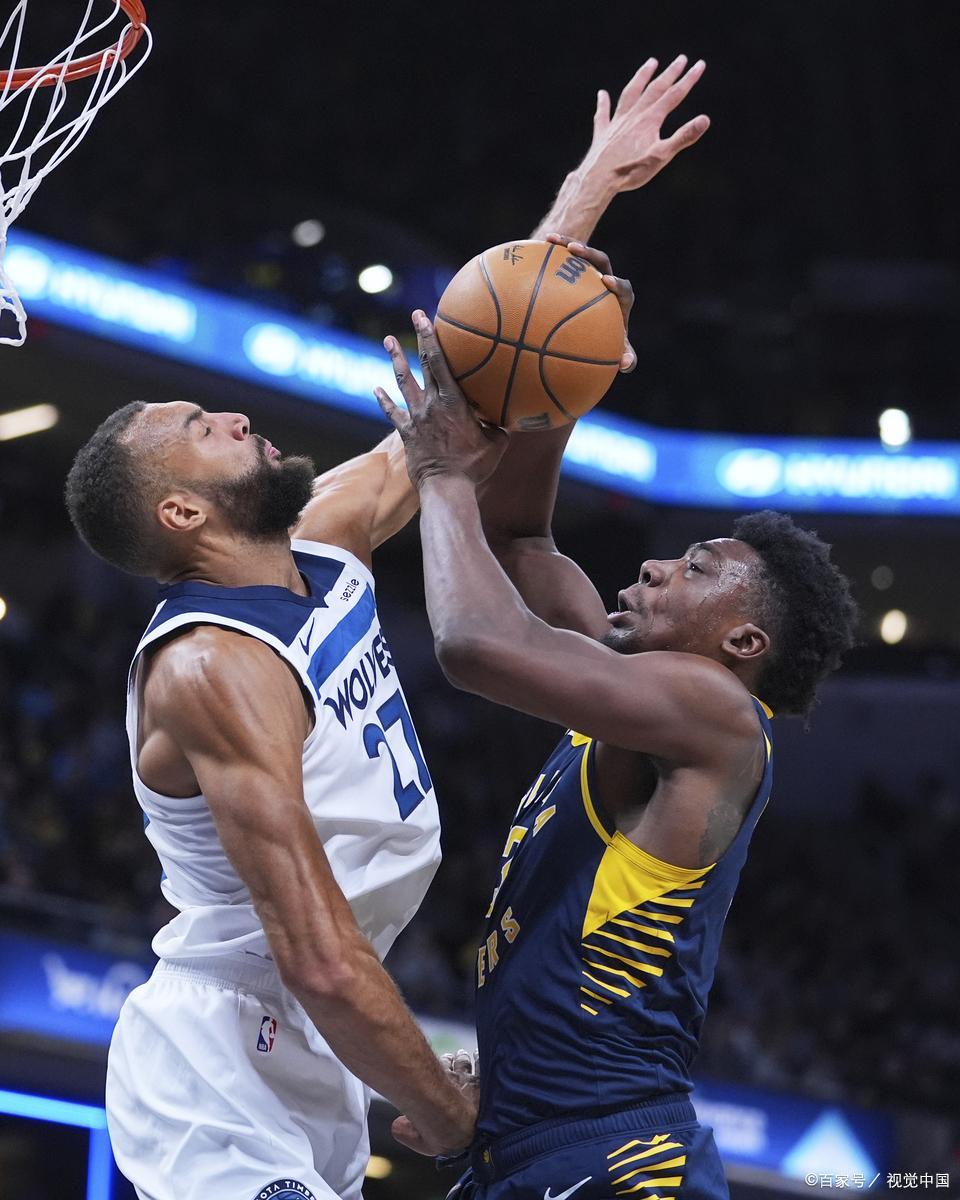 开云APP-步行者球员为球队战胜最大对手庆祝