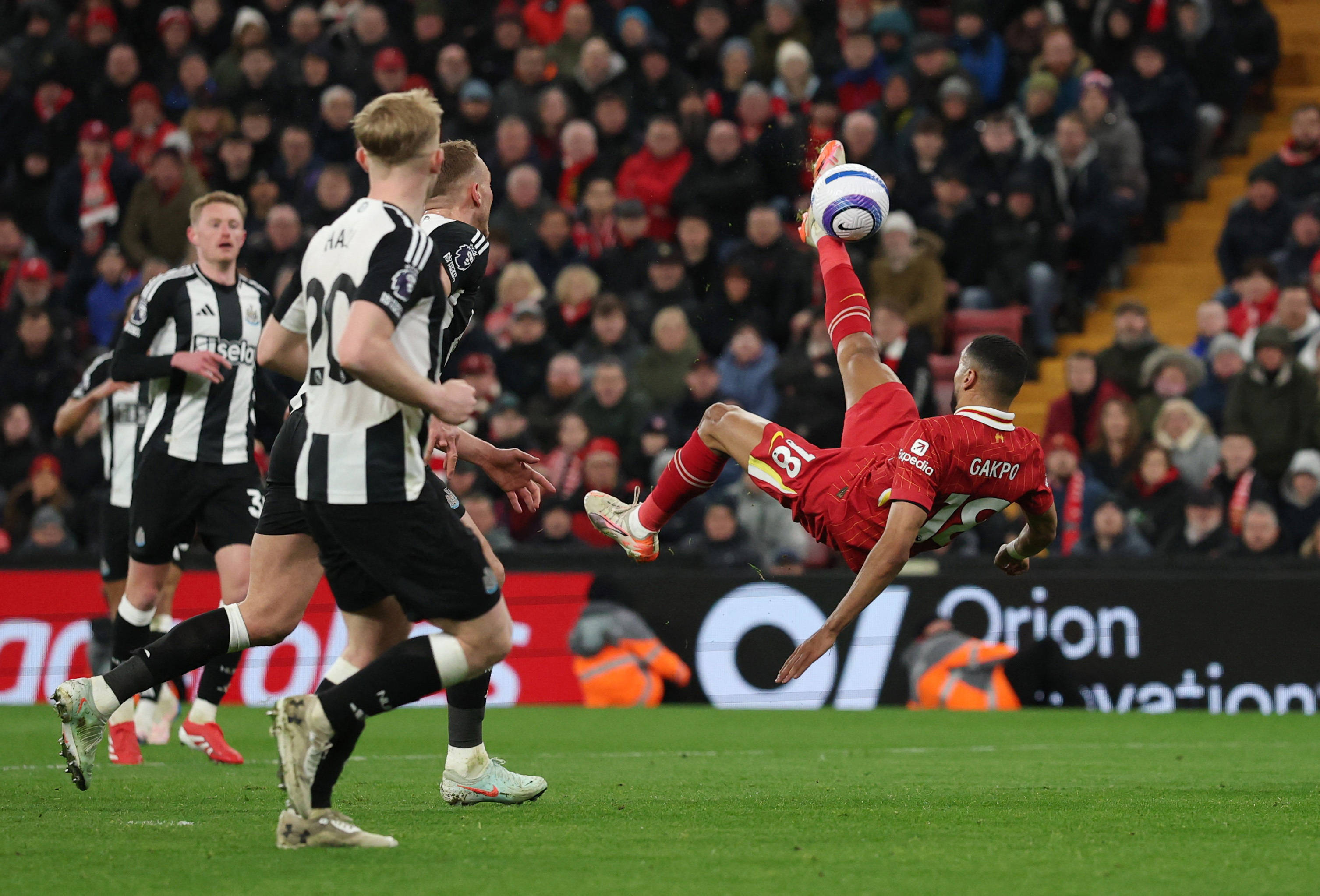 曼联前场利用空档,传中射门遥遥准确进球掩不住传控速度的简单介绍 曼联前场利用空档,传中射门遥遥准确进球掩不住传控速度的简单介绍