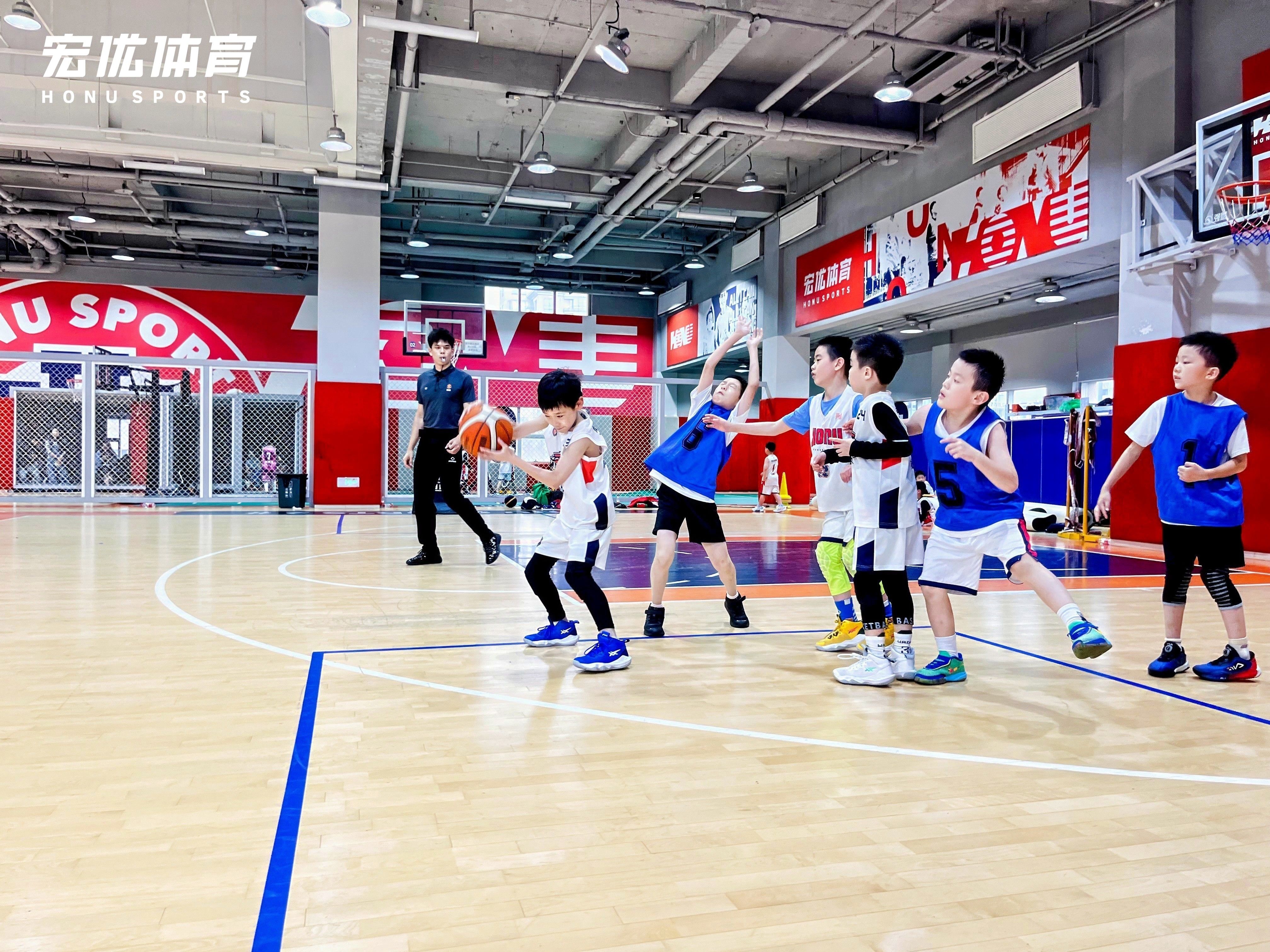 开云APP-巴勒莫球员展现出出色的比赛技巧与团队合作精神的简单介绍