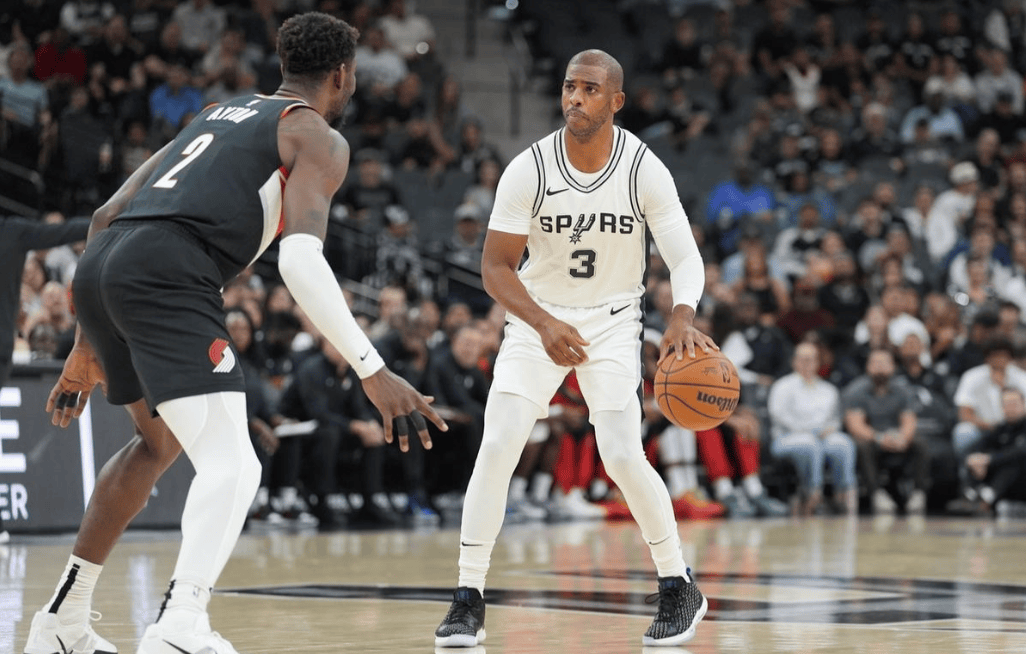 马刺队大胜开拓者士气高涨 马刺队大胜开拓者士气高涨