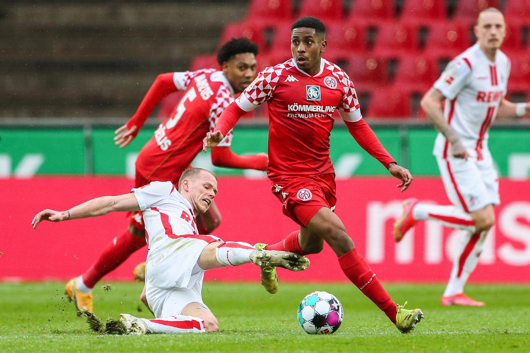 开云体育APP下载-美因茨主场告负，遭遇失利滑坡