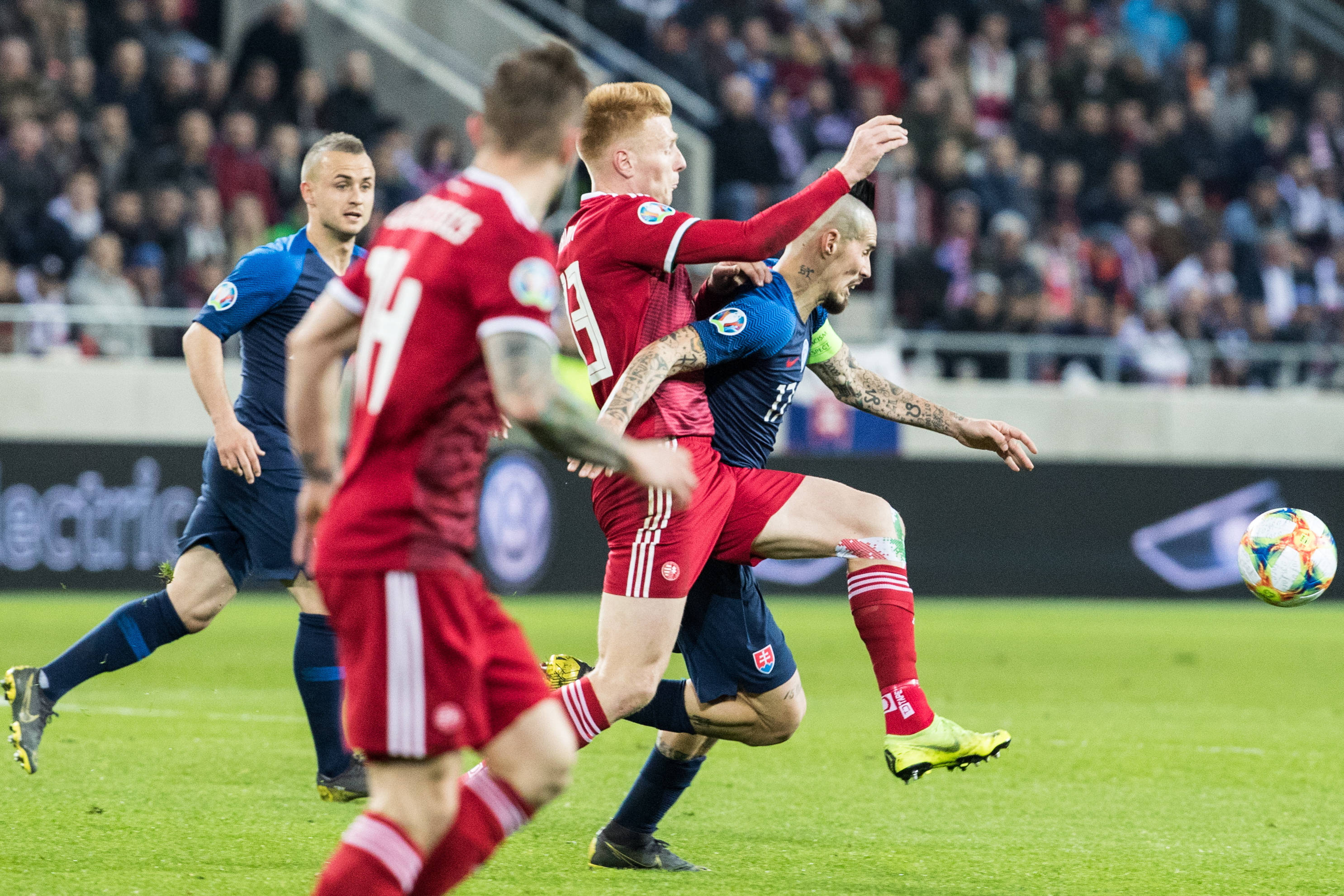 开云APP-匈牙利队在艰难的比赛中取得胜利