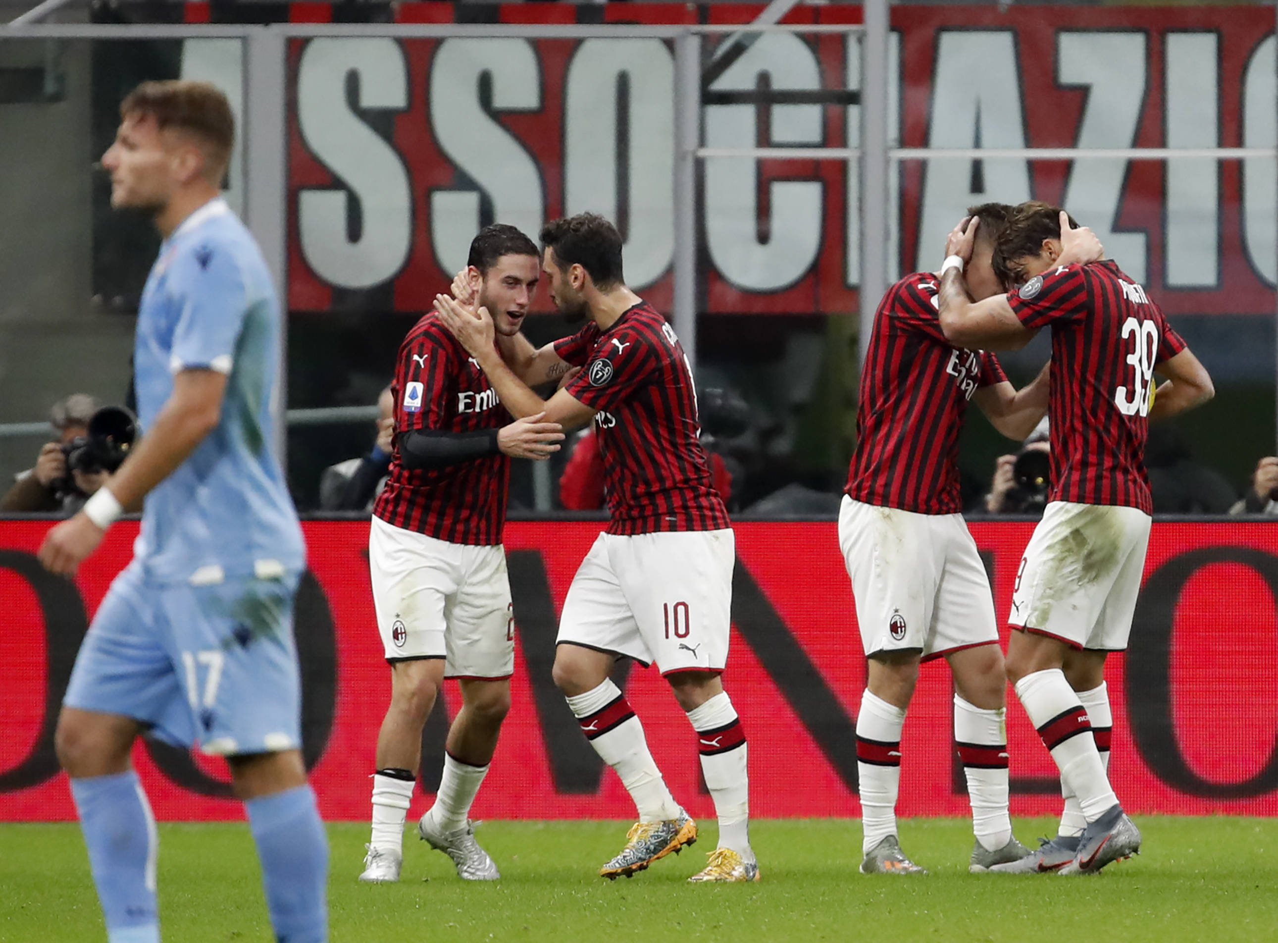 开云平台-阿贾克斯不敌多特蒙德，被对手击溃