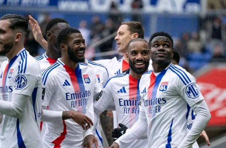 里昂主帅施行轮换阵容备战欧冠资格赛的简单介绍 里昂主帅施行轮换阵容备战欧冠资格赛的简单介绍