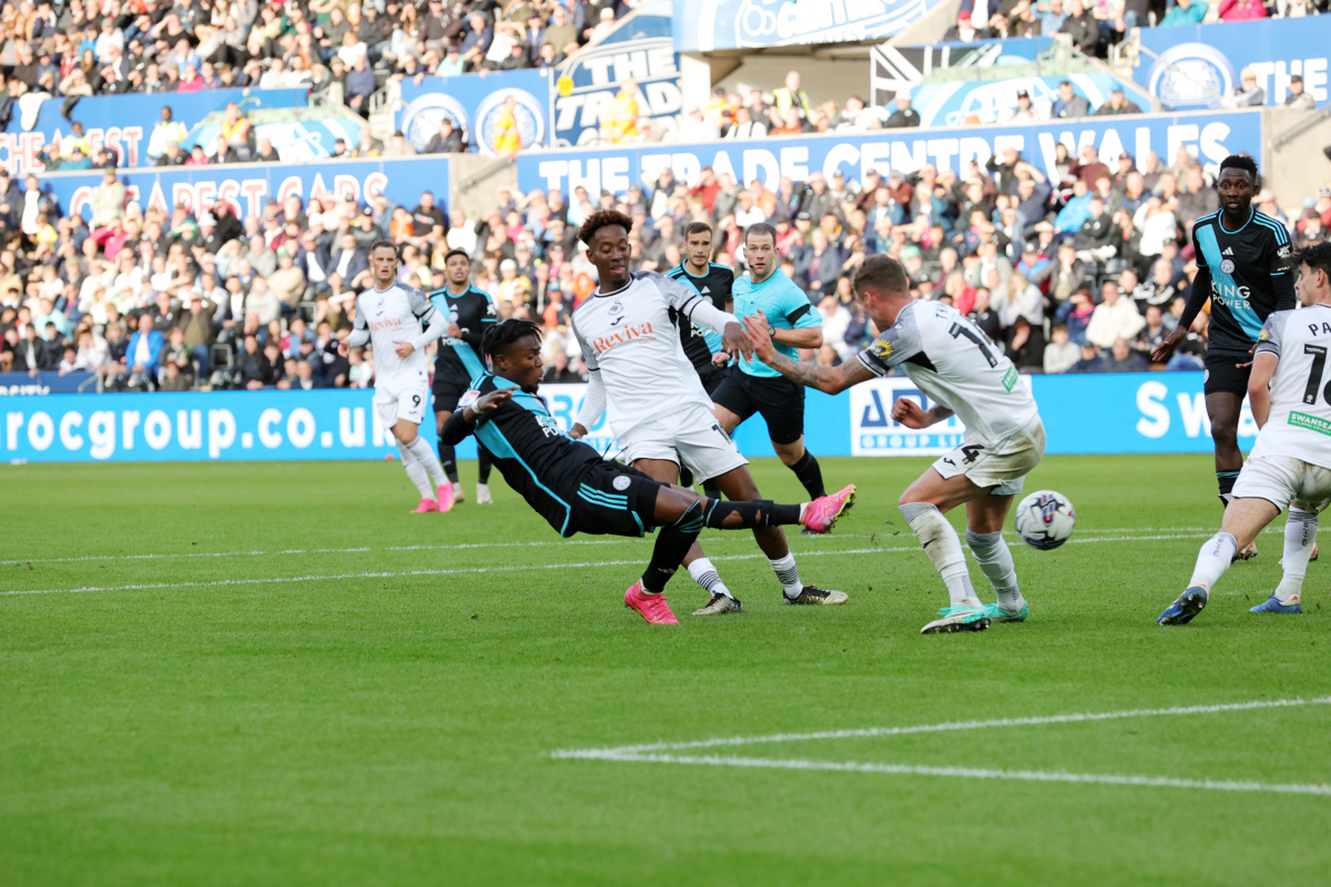 包含莱切斯特城主场告捷,领先积分榜的词条 包含莱切斯特城主场告捷,领先积分榜的词条
