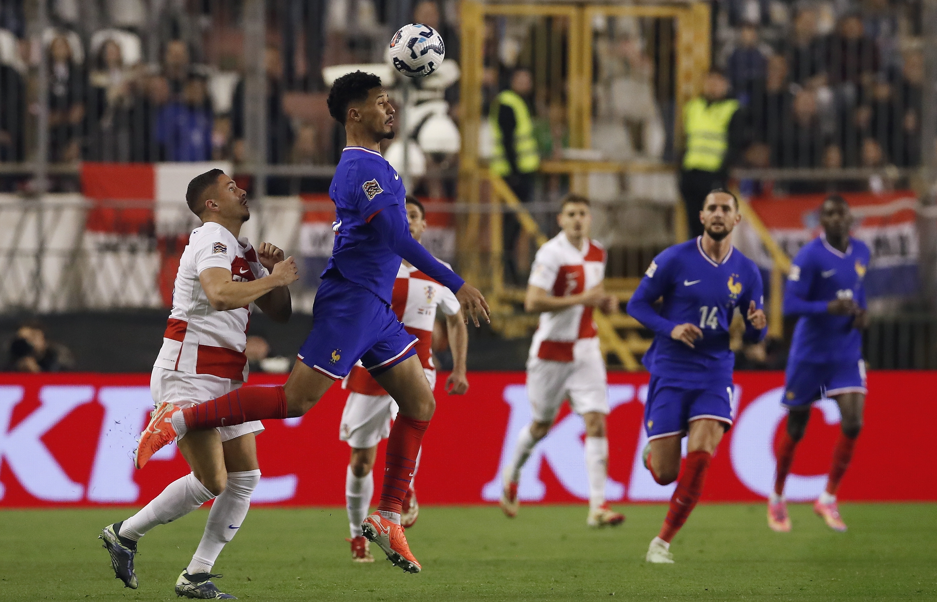 关于较量正酣！欧洲足球历史性时刻来临的信息