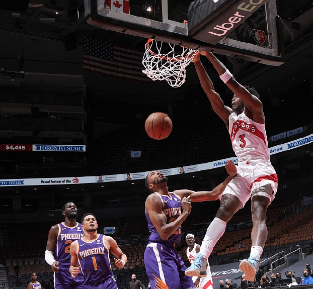 猛龙射手连续命中三分球,带领球队逆转胜利 猛龙射手连续命中三分球,带领球队逆转胜利