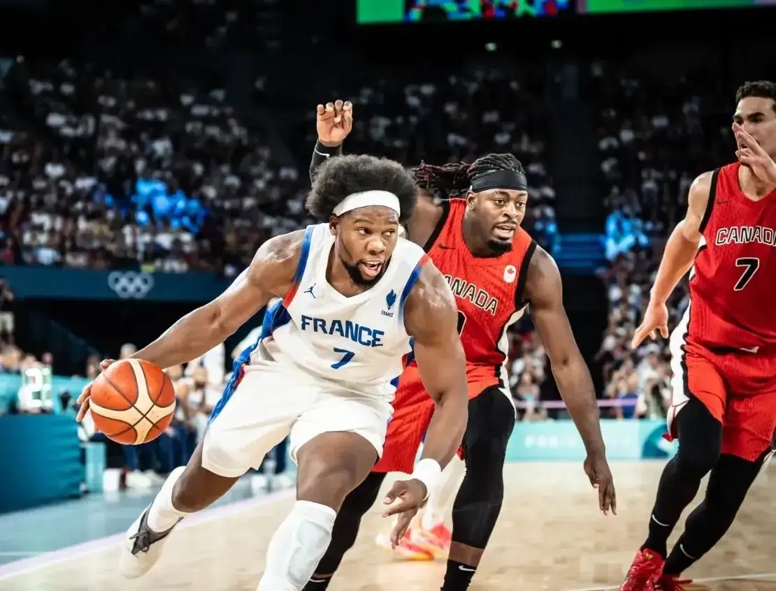 加拿大篮球锦标争夺激烈，球队实力均衡