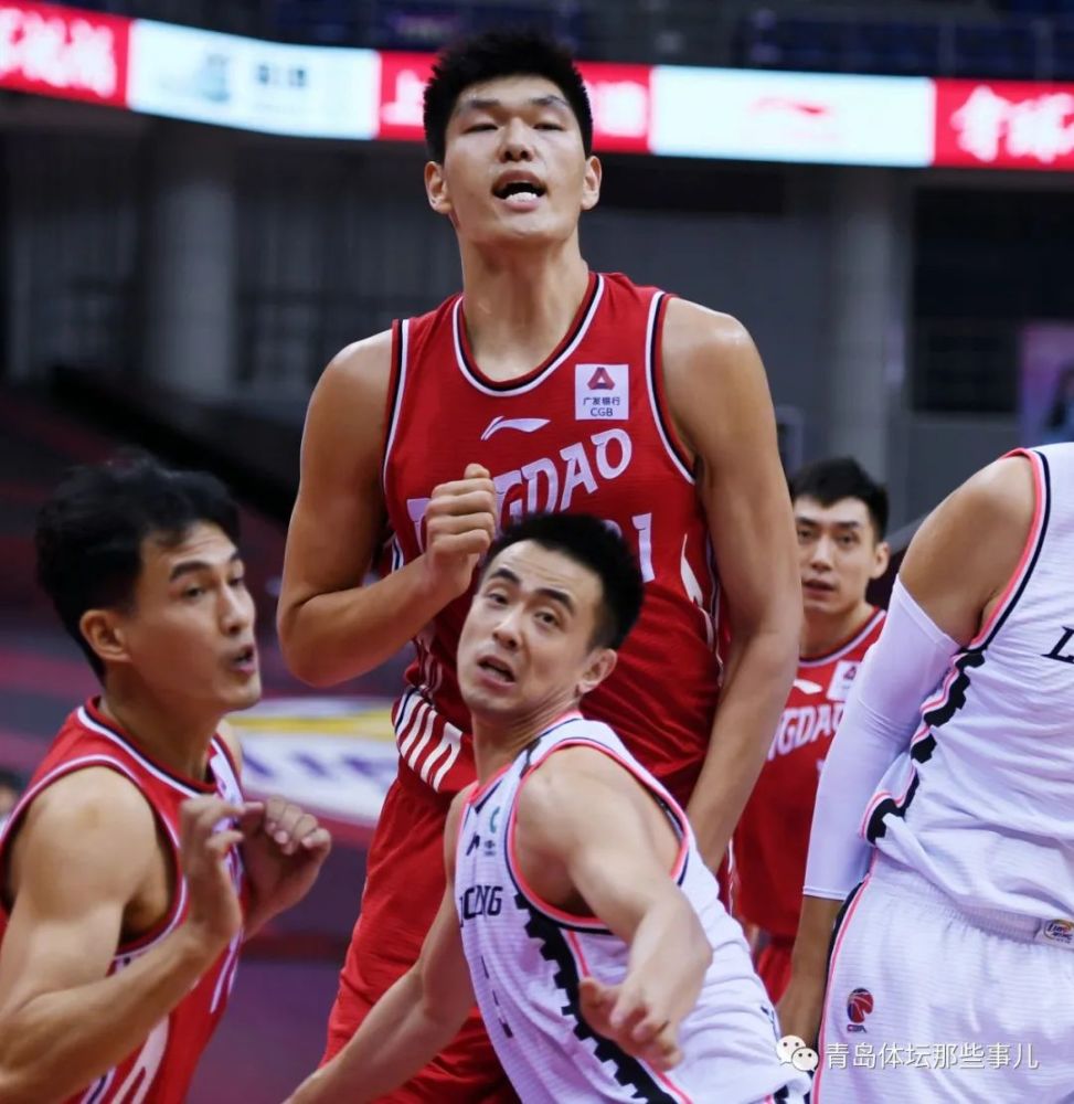 重庆男篮惊艳出击,稳坐领先位置 重庆男篮惊艳出击,稳坐领先位置