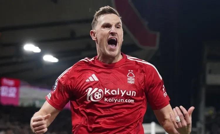 开云APP-热刺遭遇两连败，欧冠席位岌岌可危