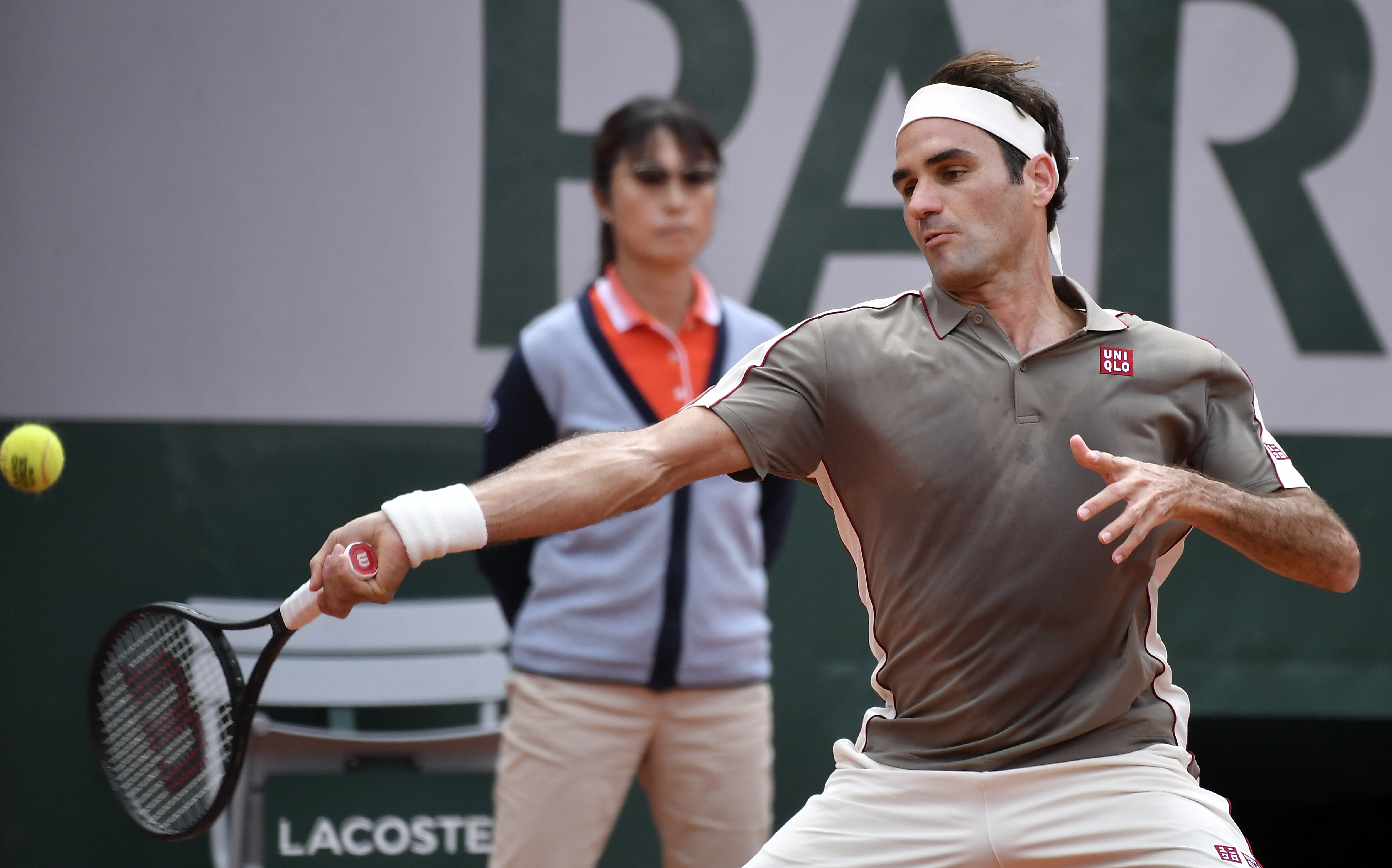 西班牙网球队险胜法国网球队，费德勒高光表现的简单介绍