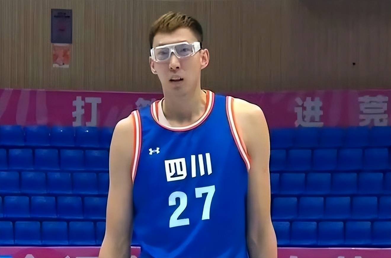 北京队完胜热火，周琦点燃赛场