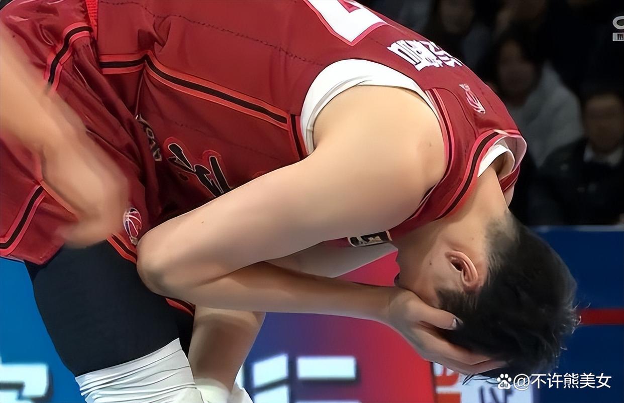 北京队完胜热火，周琦点燃赛场