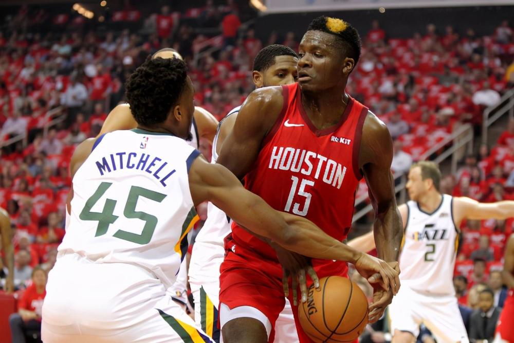 山东队力克四川队，浓眉哥高光表现