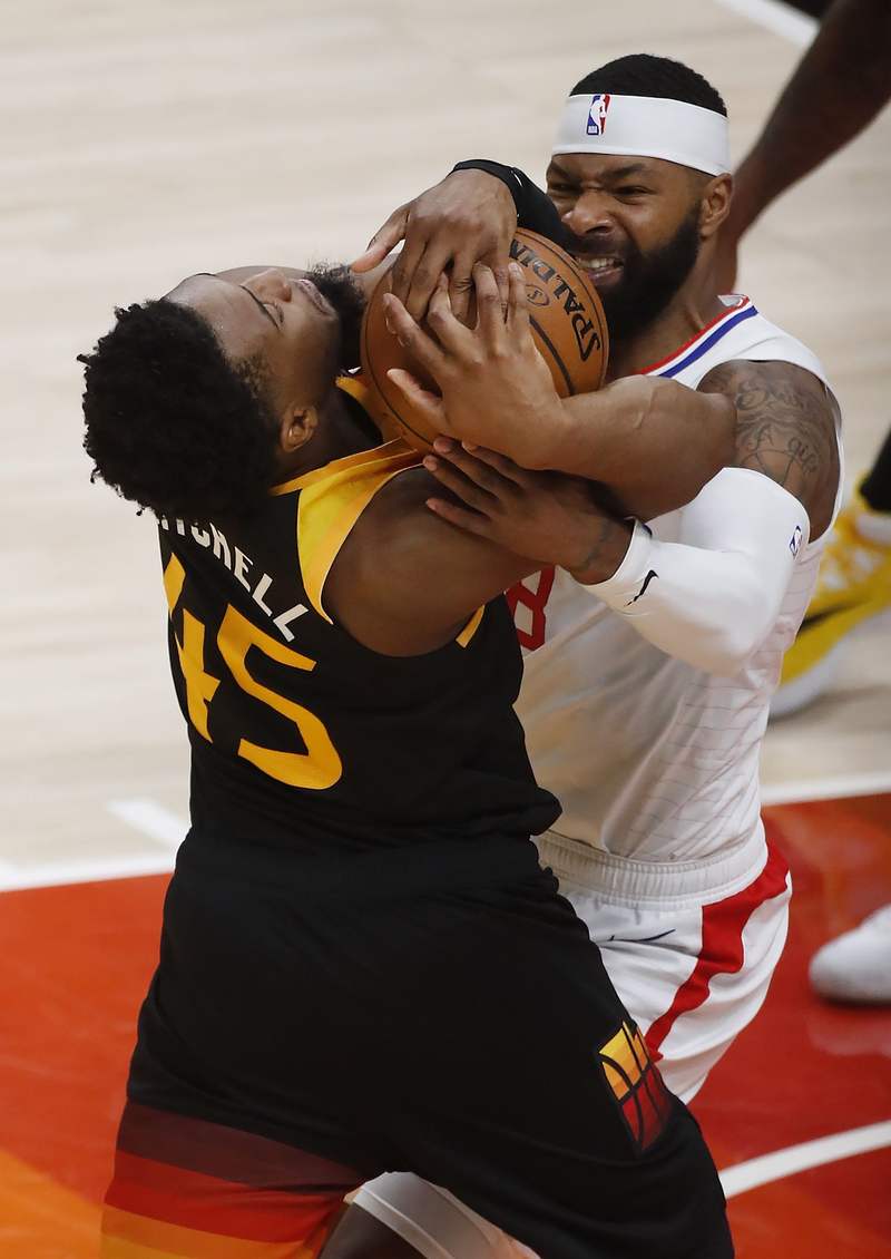 北京队逆转天津队，米切尔关键制胜